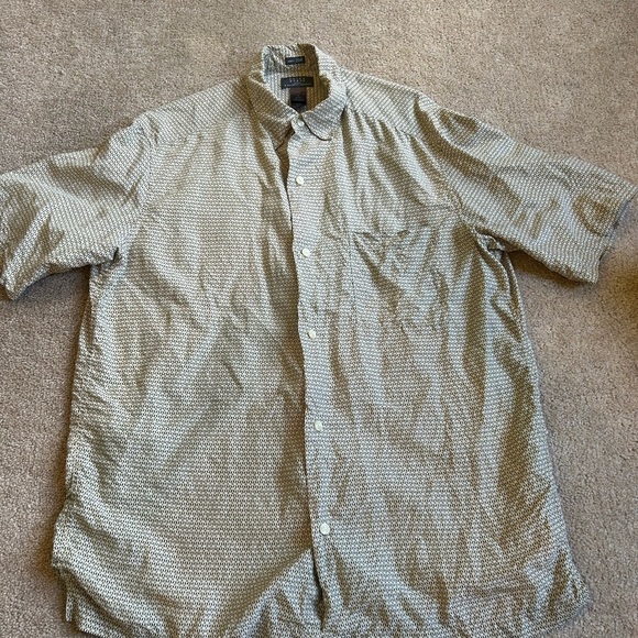 Crazy Horse Claiborne 100 %Silk Button Shirt Men Sz M Beige Short Sleeve Pocket - Picture 2 of 7